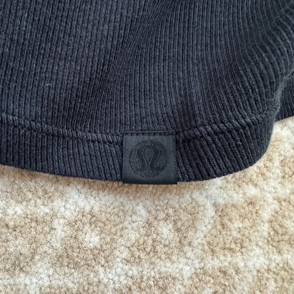 Lululemon Hold Tight Black Long-Sleeve Turtleneck Top (10) - Picture 4 of 4